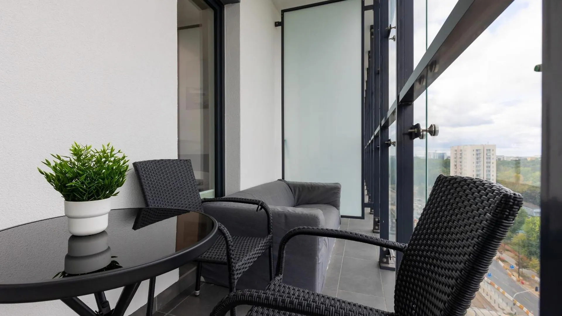 Business Apartments Kasprzaka With Parking By Noclegi Renters Warszawa Polska